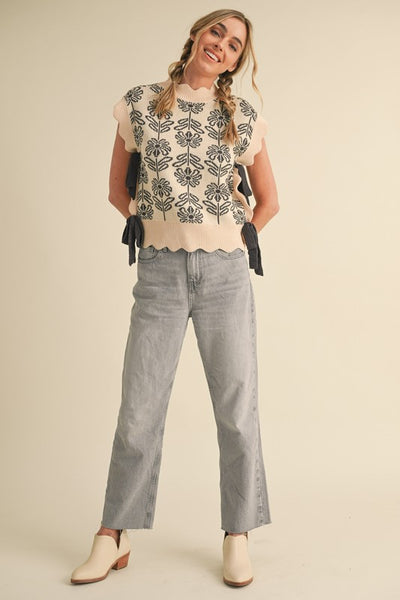 Ribbed Scallop Floral Sweater Vest